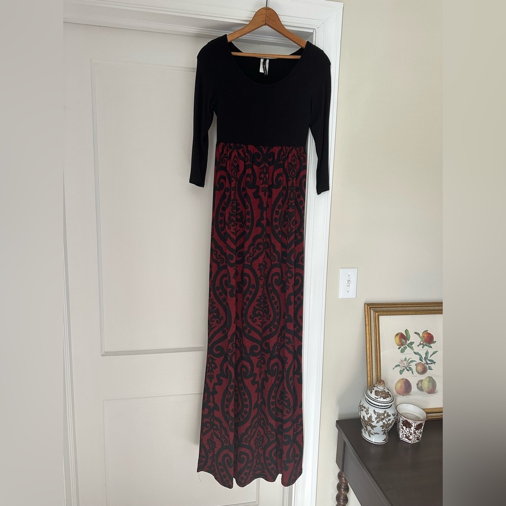 Elegant Black and Red Paisley Maxi Dress
